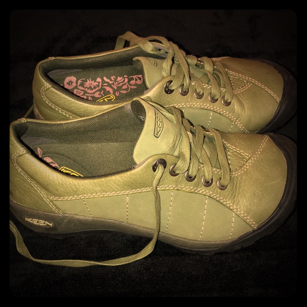 Girl’s 6 Green KEEN’s